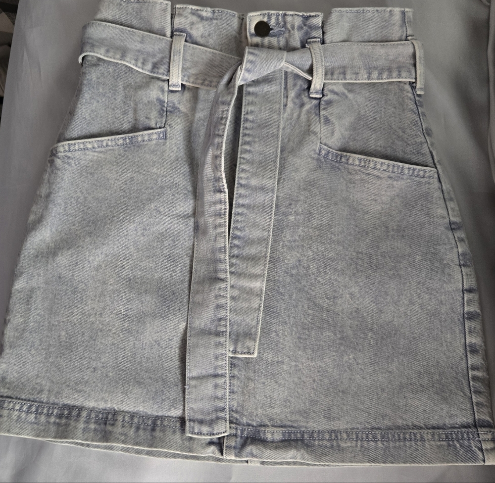 Universal Thread Sz 2 High Rise Mini Denim Acid Washed Euc